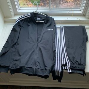 Men’s Adidas Track Suit mediums